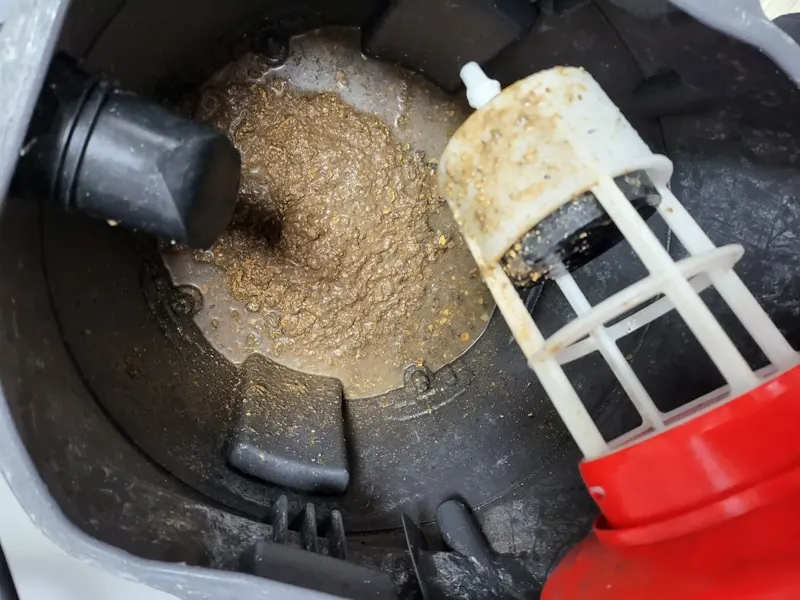 대전 동구 석션 통 안에 모인 음식물 찌꺼기